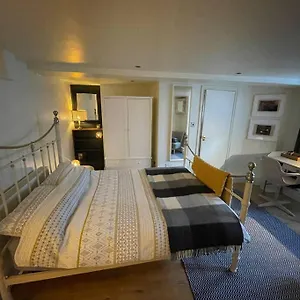https://cute-basement-studio.cambridgehotelsuk.com